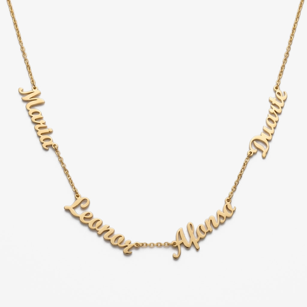 Colar da Família dourado com quatro nomes