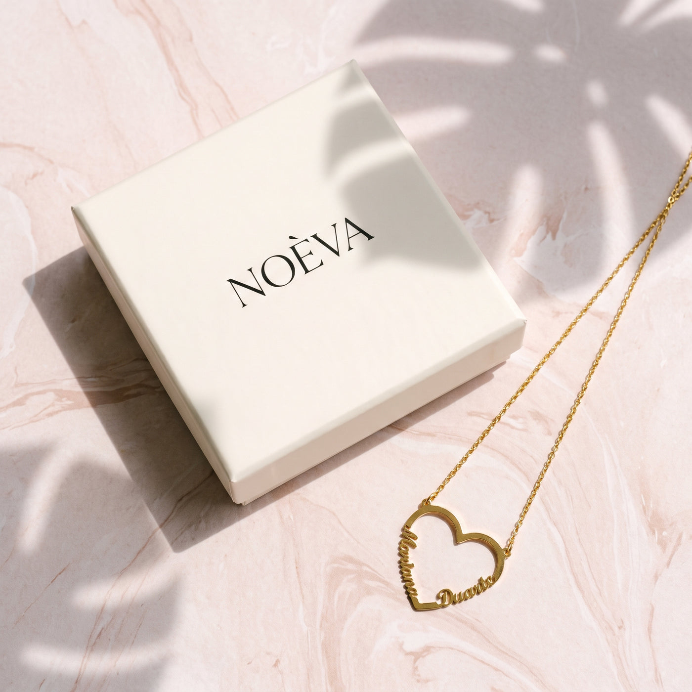 Colar coração com a caixa NOÈVA