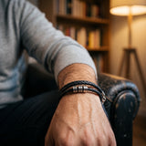 Pulseira Cordão da Família usada em casa