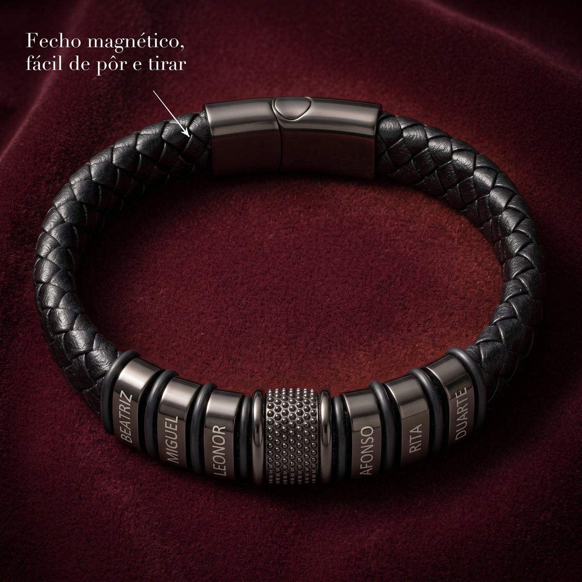 Pulseira Couro com Nomes com seis argolas gravadas e fecho magnético