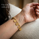 Pulseira Um Coração por Nome no pulso. Um coração para cada pessoa que amas