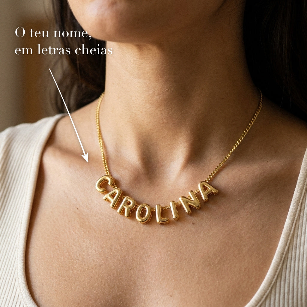 Colar Nome em Relevo ao pescoço. O teu nome, em letras cheias