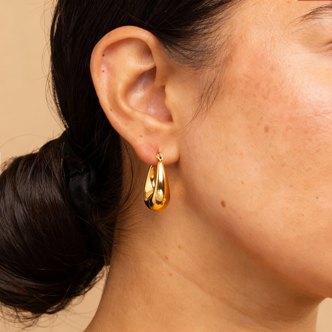 Liqua Earrings – Sculpted Teardrop Hoop