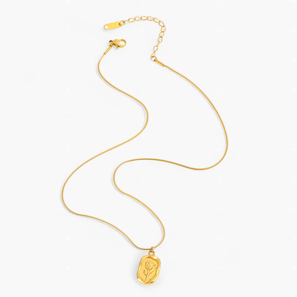 Sancta Necklace – Oval Medallion