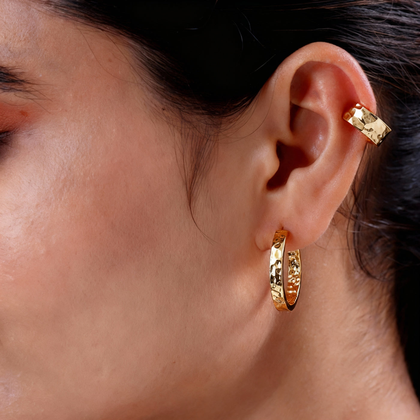 Forma Terra Earrings – Hammered Hoop