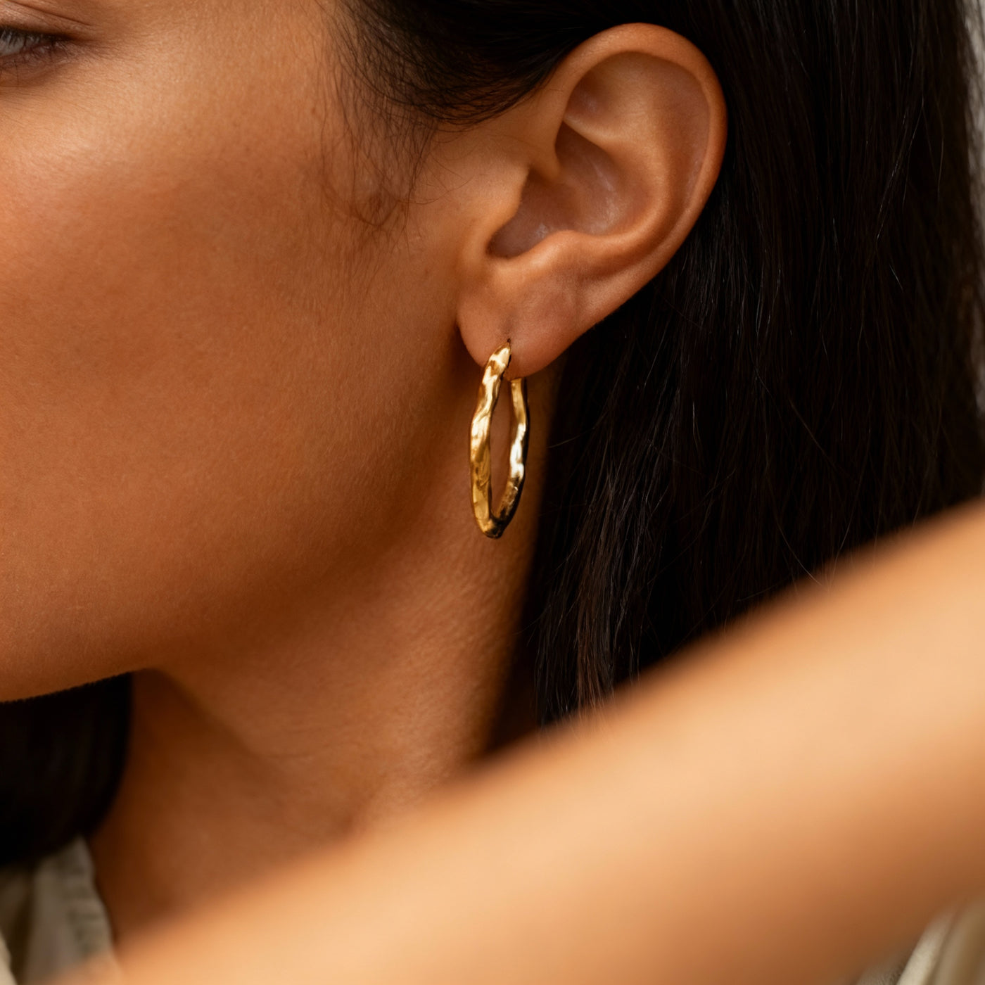 Argilla Earrings – Textured Hoop