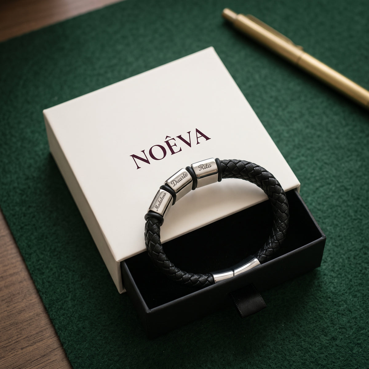 Pulseira Legado com Nomes na caixa NOÈVA