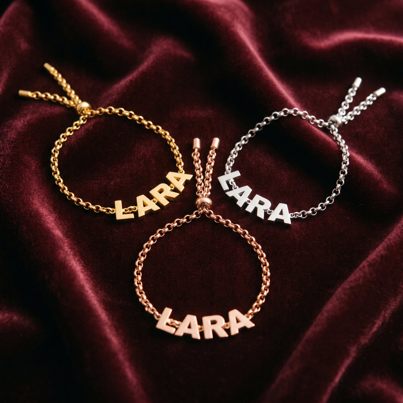 Pulseira com nome em dourado, prateado e rosé